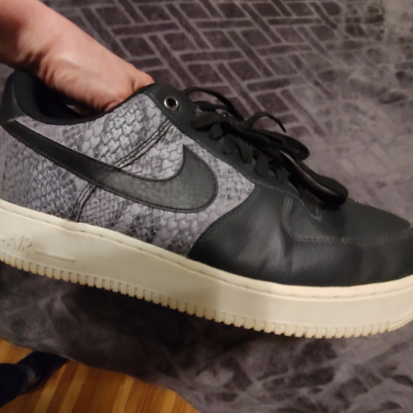 Nike Black and Gray Sneakers - Picture 2 of 5